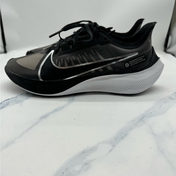 Nike Women’s Zoom Gravity Sz. 10 - Picture 2 of 7